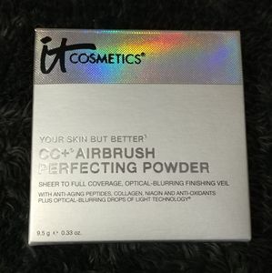 It Cosmetics CC+ Airbrush Perfecting Powder Light